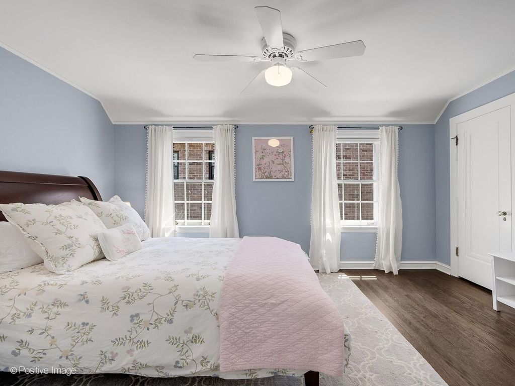 Image 25 of property listing at 601 S Brainard Avenue, La Grange, IL 60525