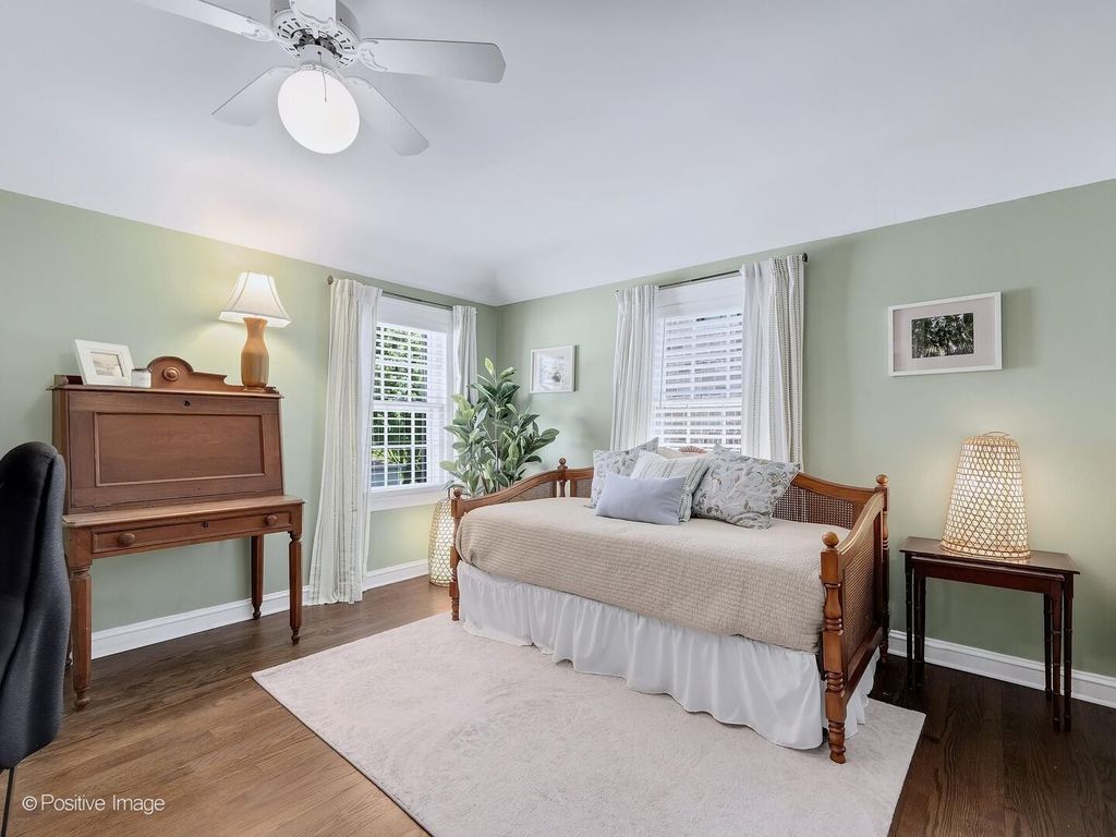 Image 26 of property listing at 601 S Brainard Avenue, La Grange, IL 60525