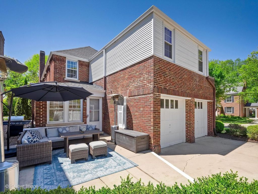 Image 35 of property listing at 601 S Brainard Avenue, La Grange, IL 60525