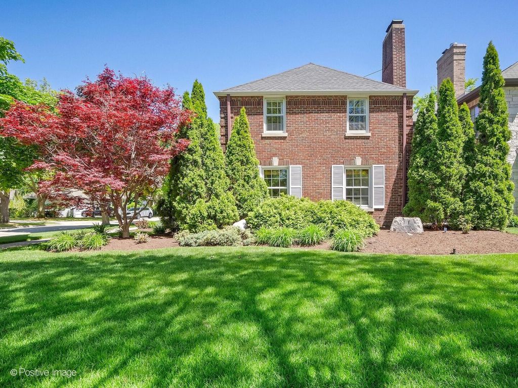 Image 37 of property listing at 601 S Brainard Avenue, La Grange, IL 60525