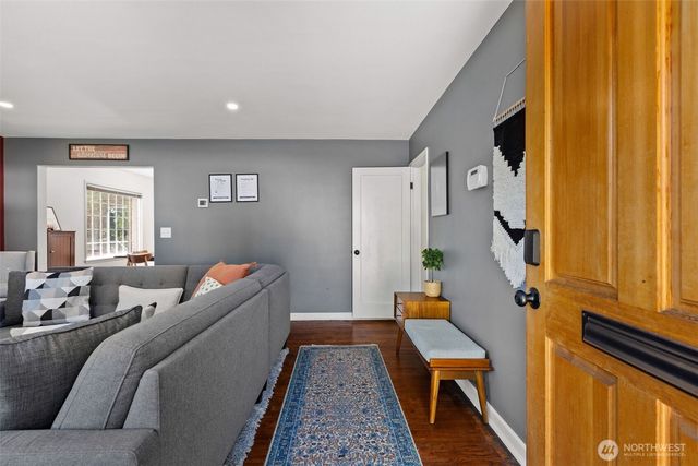 3701 SW Henderson Street, Seattle, WA 98126
