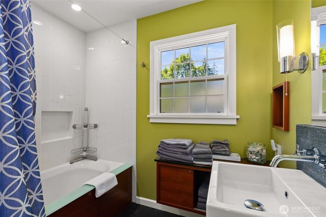 3701 SW Henderson Street, Seattle, WA 98126