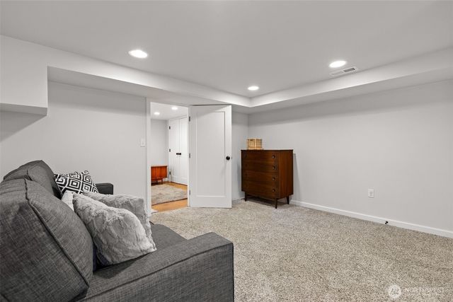 3701 SW Henderson Street, Seattle, WA 98126