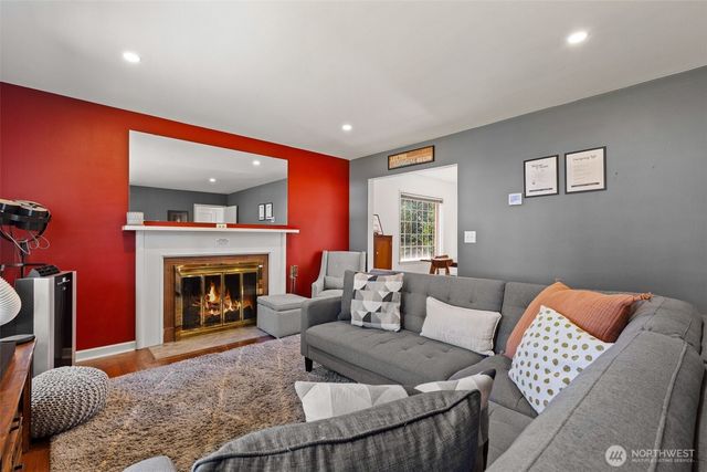 3701 SW Henderson Street, Seattle, WA 98126
