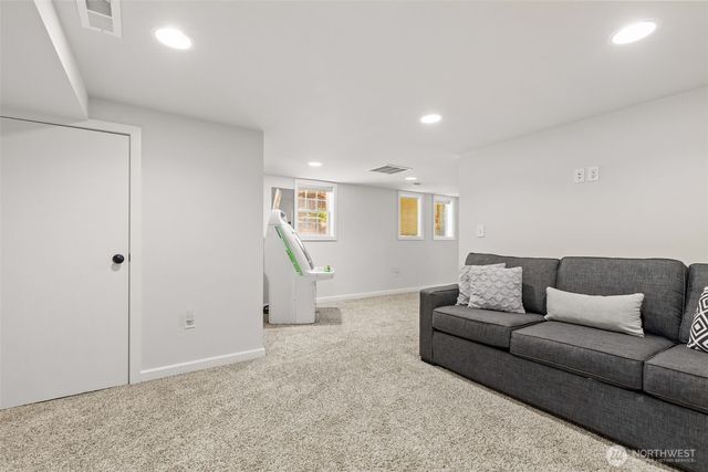 3701 SW Henderson Street, Seattle, WA 98126