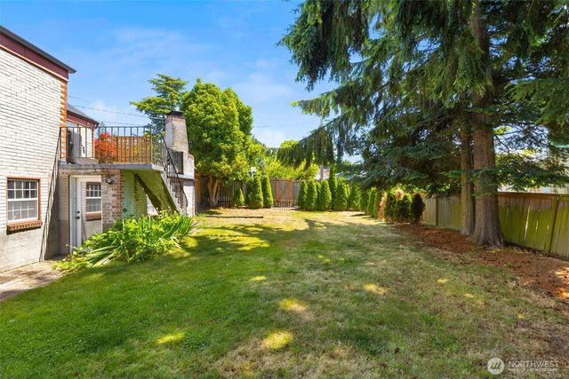 3701 SW Henderson Street, Seattle, WA 98126