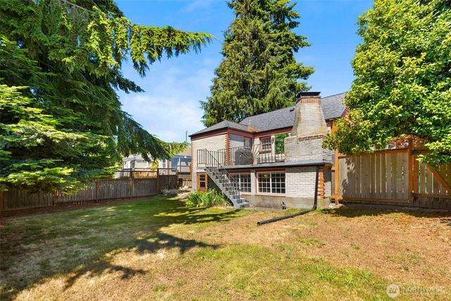 3701 SW Henderson Street, Seattle, WA 98126