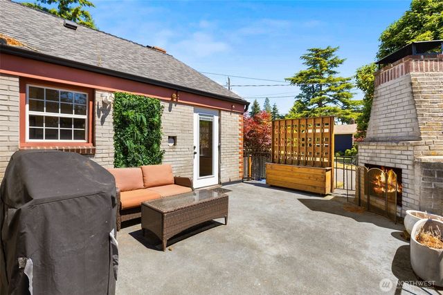 3701 SW Henderson Street, Seattle, WA 98126