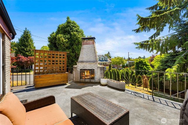 3701 SW Henderson Street, Seattle, WA 98126