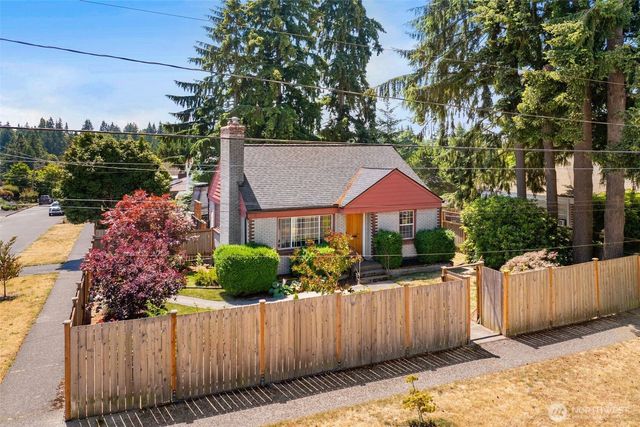 3701 SW Henderson Street, Seattle, WA 98126