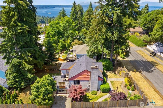 3701 SW Henderson Street, Seattle, WA 98126