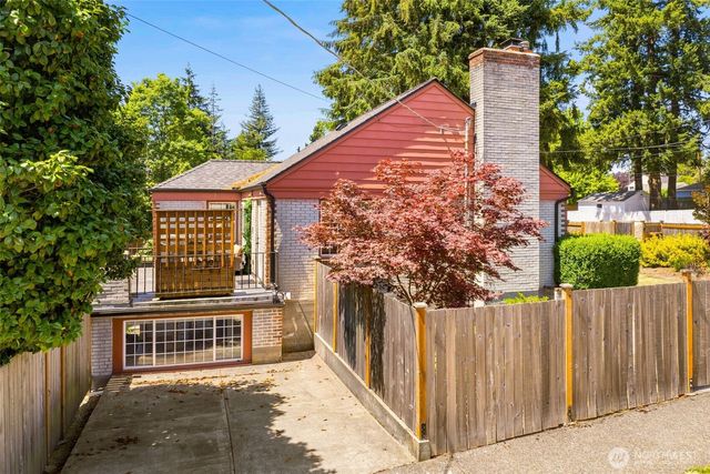 3701 SW Henderson Street, Seattle, WA 98126