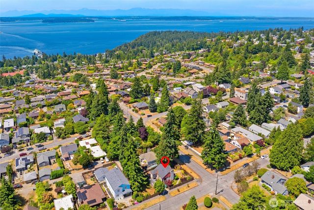 3701 SW Henderson Street, Seattle, WA 98126