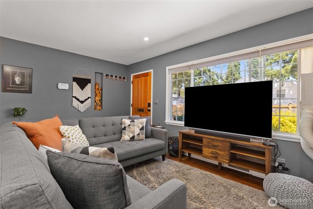 3701 SW Henderson Street, Seattle, WA 98126