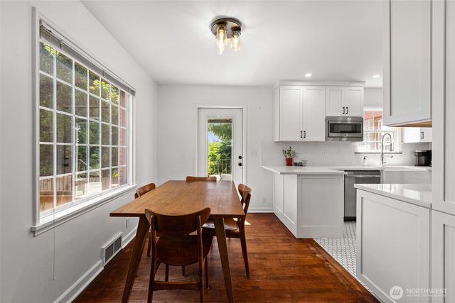 3701 SW Henderson Street, Seattle, WA 98126