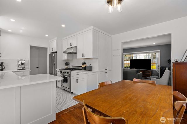 3701 SW Henderson Street, Seattle, WA 98126