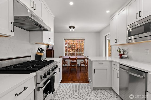 3701 SW Henderson Street, Seattle, WA 98126