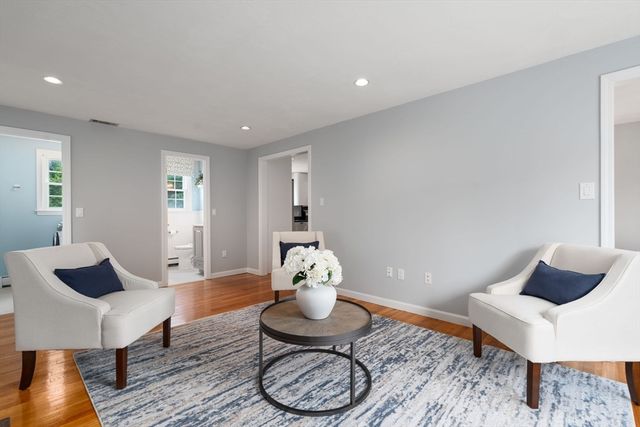 11 Foxhill Rd, Framingham, MA 01701