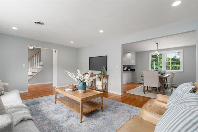 11 Foxhill Rd, Framingham, MA 01701