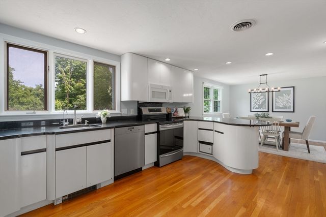 11 Foxhill Rd, Framingham, MA 01701
