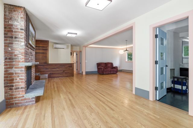 131 Warren Ave, Harvard, MA 01451