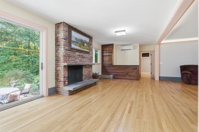131 Warren Ave, Harvard, MA 01451