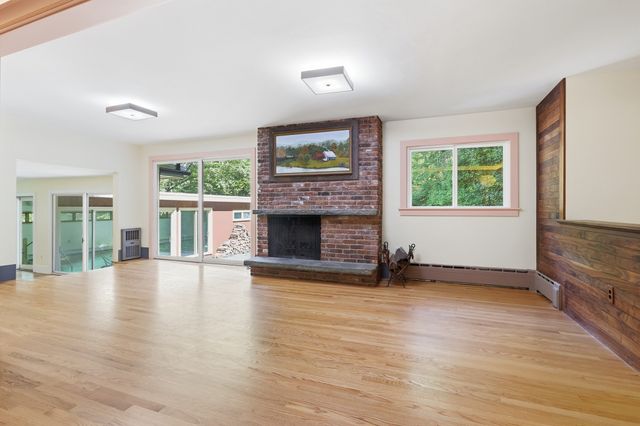 131 Warren Ave, Harvard, MA 01451