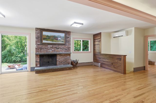 131 Warren Ave, Harvard, MA 01451