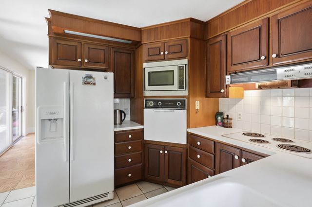 131 Warren Ave, Harvard, MA 01451