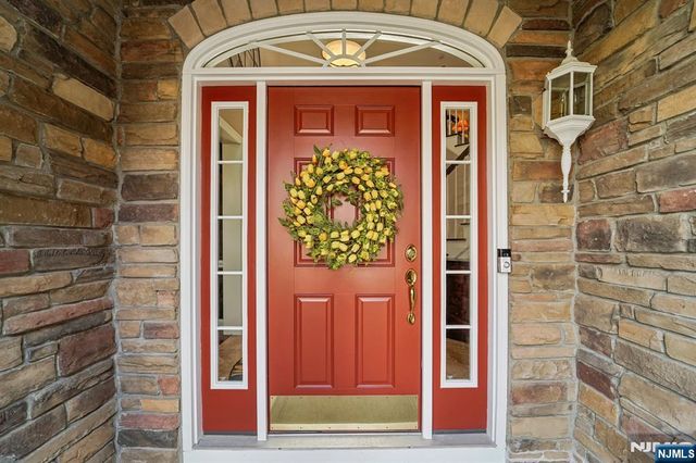 16 Baxter Lane, West Orange, NJ 07052