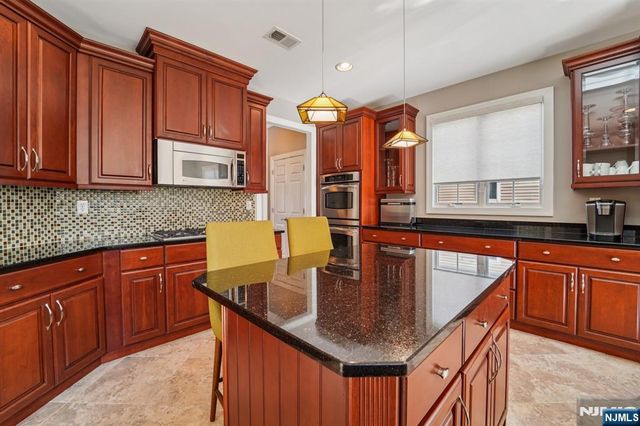 16 Baxter Lane, West Orange, NJ 07052