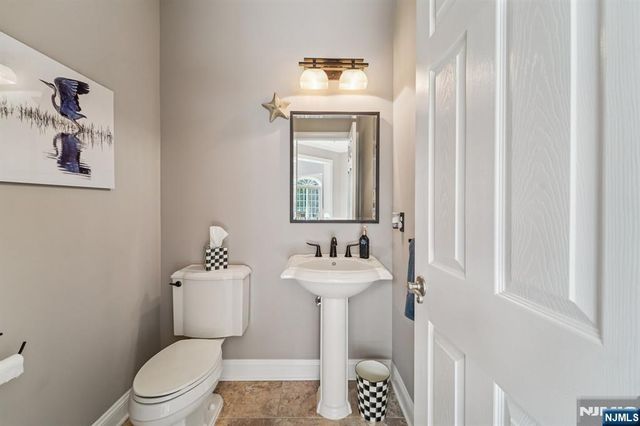 16 Baxter Lane, West Orange, NJ 07052