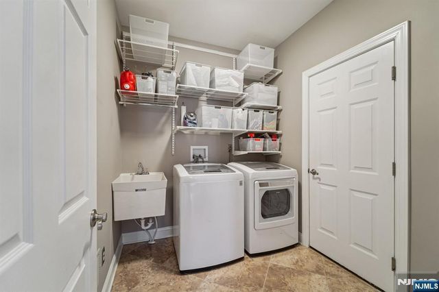 16 Baxter Lane, West Orange, NJ 07052