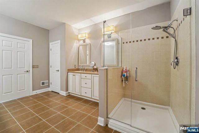 16 Baxter Lane, West Orange, NJ 07052
