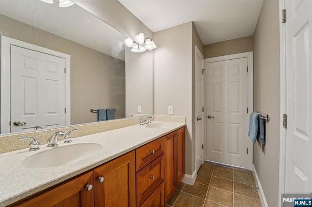 16 Baxter Lane, West Orange, NJ 07052
