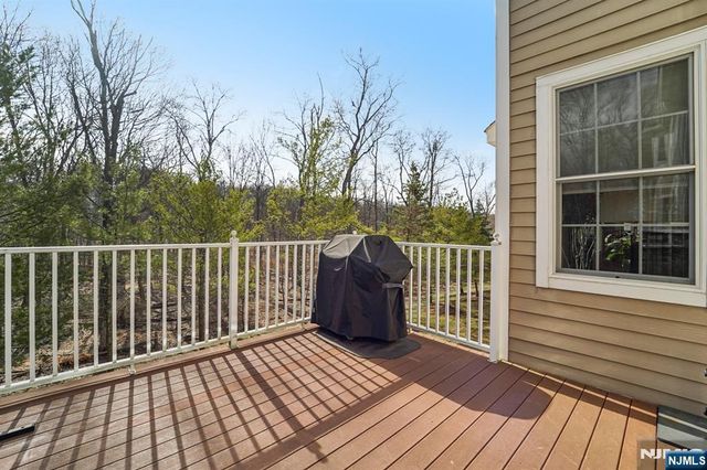 16 Baxter Lane, West Orange, NJ 07052