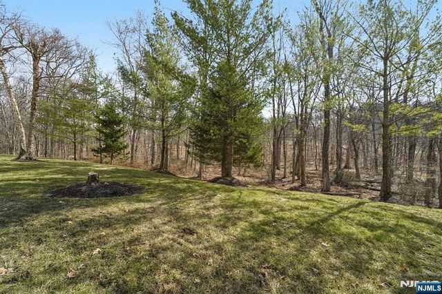 16 Baxter Lane, West Orange, NJ 07052