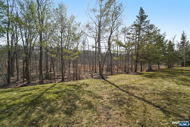 16 Baxter Lane, West Orange, NJ 07052