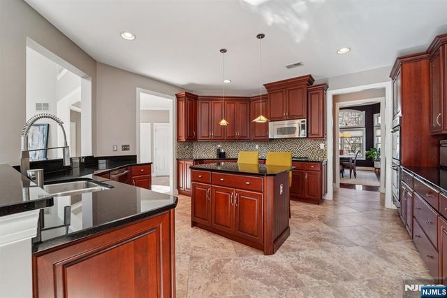16 Baxter Lane, West Orange, NJ 07052