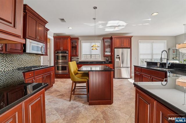 16 Baxter Lane, West Orange, NJ 07052