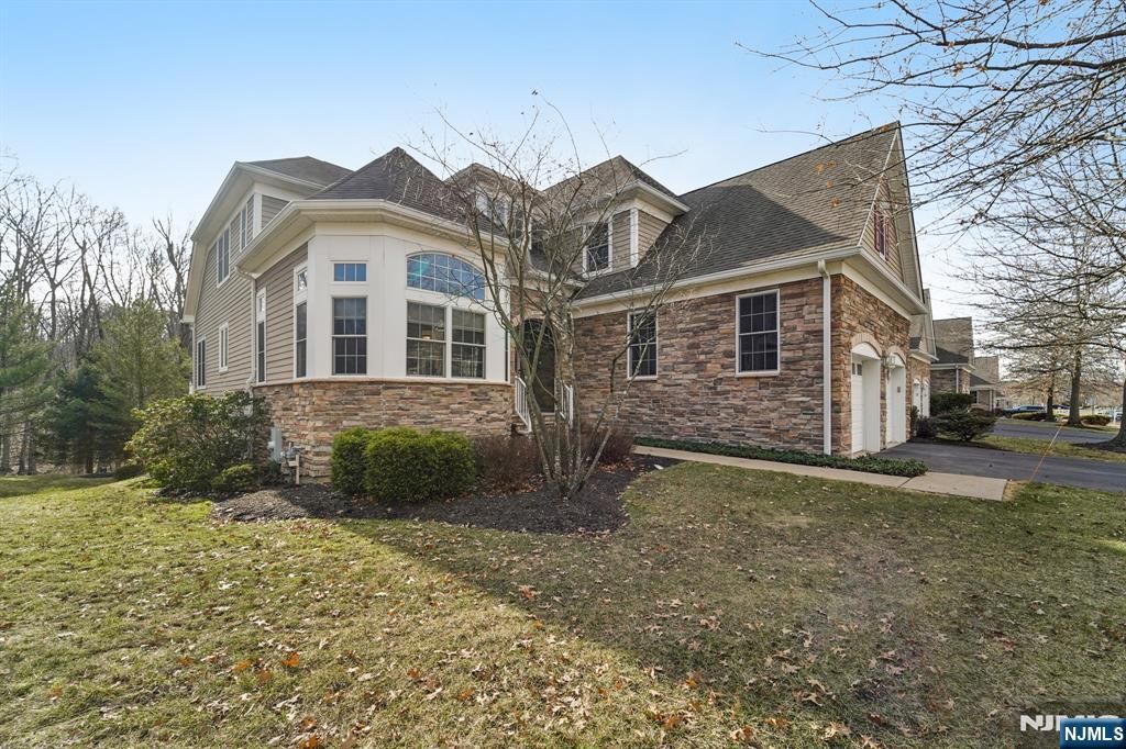 16 Baxter Lane, West Orange, NJ 07052