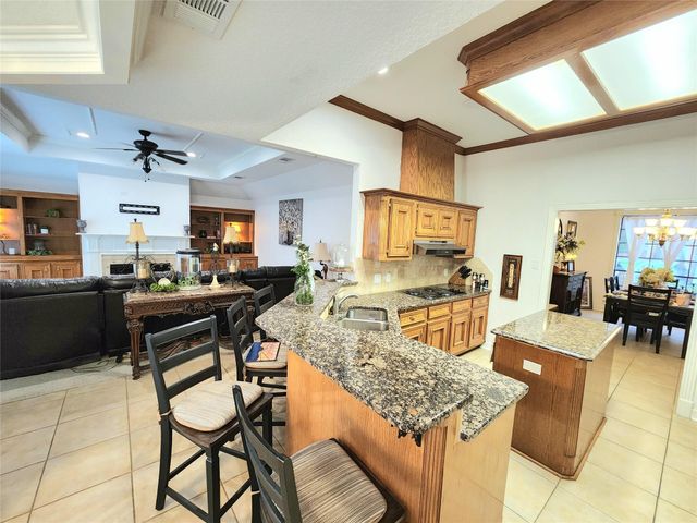 104 Portulaca Street, Lake Jackson, TX 77566