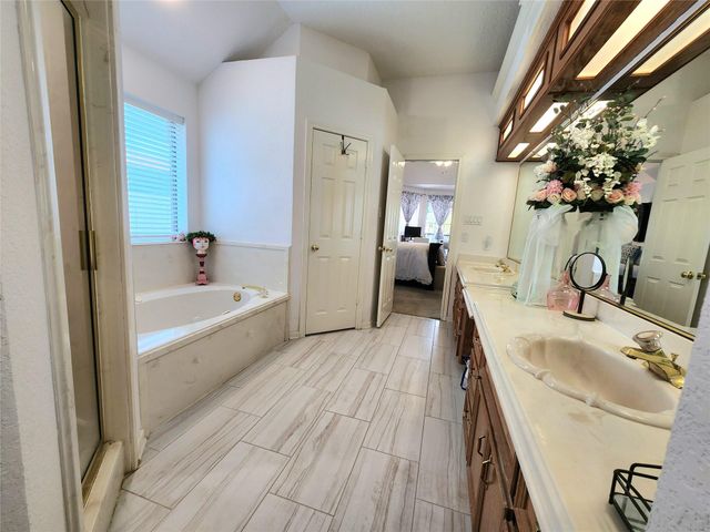 104 Portulaca Street, Lake Jackson, TX 77566