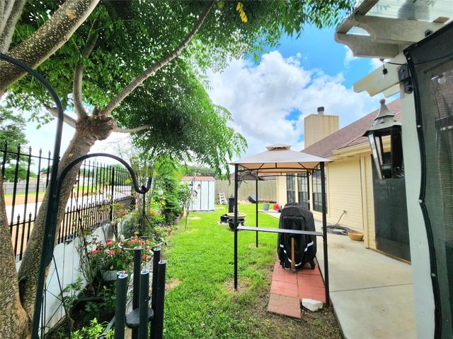 104 Portulaca Street, Lake Jackson, TX 77566