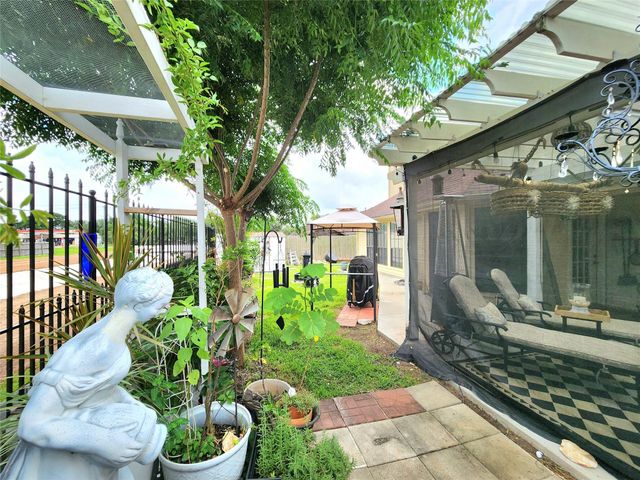 104 Portulaca Street, Lake Jackson, TX 77566