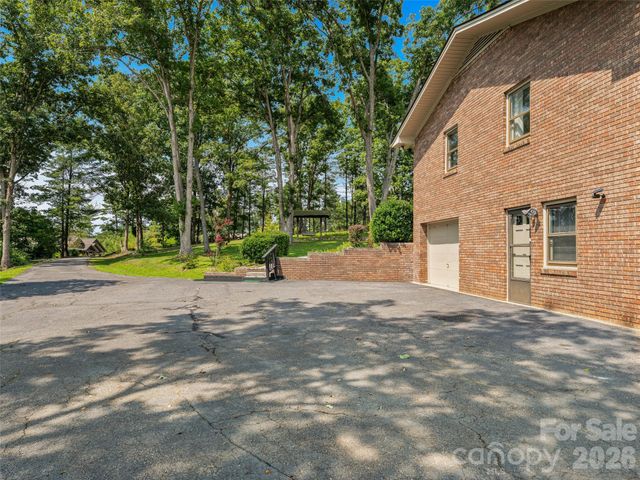 38 Chadwick Wade Drive, Asheville, NC 28804