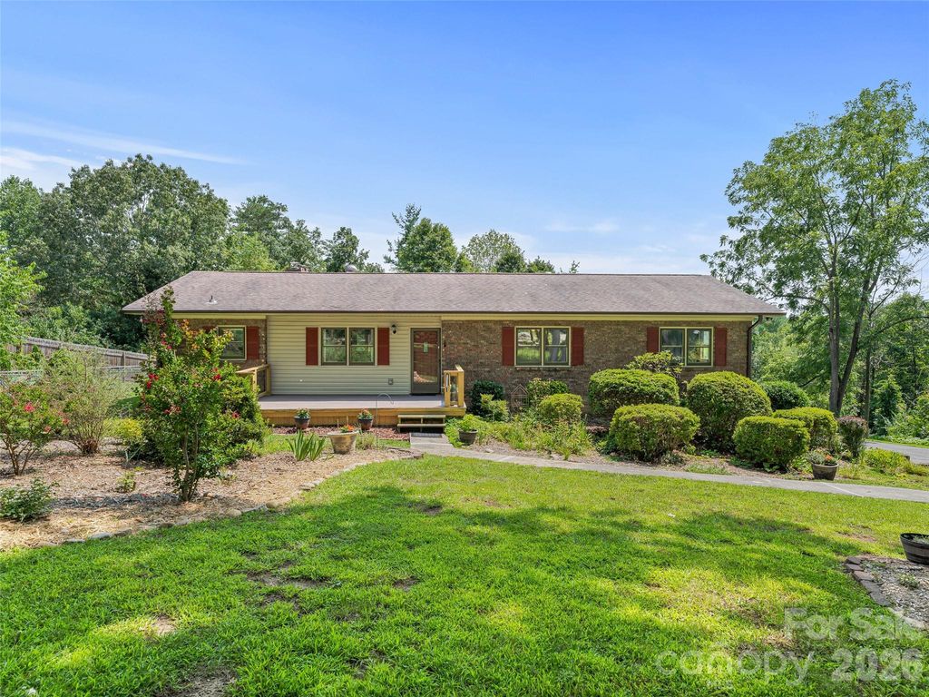 38 Chadwick Wade Drive, Asheville, NC 28804