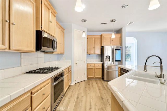 1049 Stanford, Madera, CA 93637