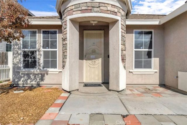 1049 Stanford, Madera, CA 93637