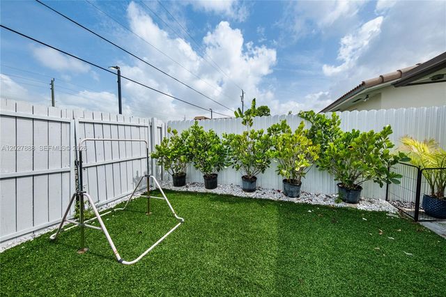 30 NW 56th Court 32, Miami, FL 33126